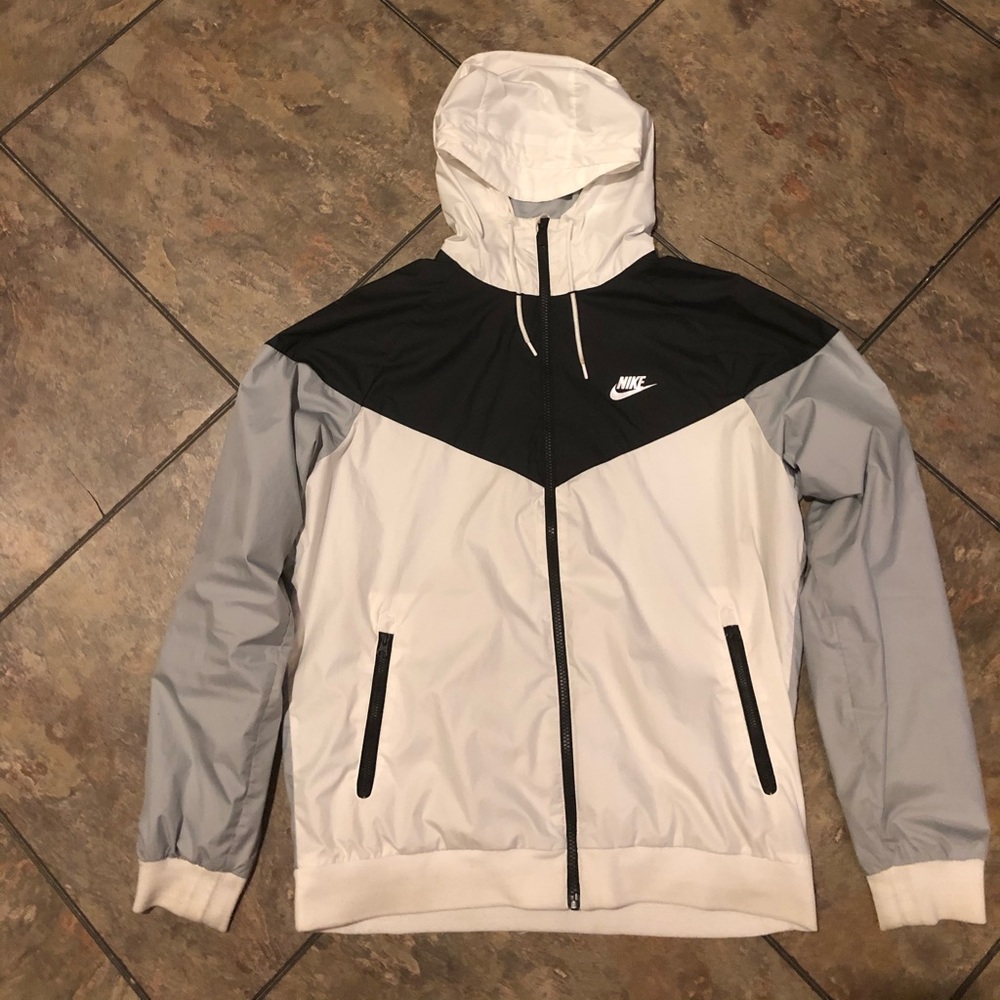 Nike windbreaker windrunner men’s L